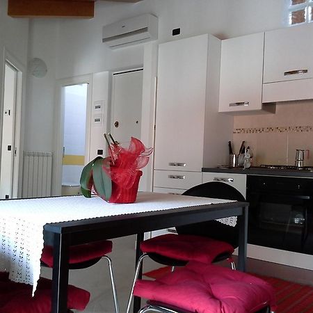 Casa Vacanze The Flea'S Home Fondi Room photo